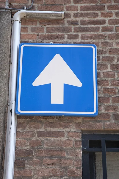 Signe de rue One Way Arrow — Photo