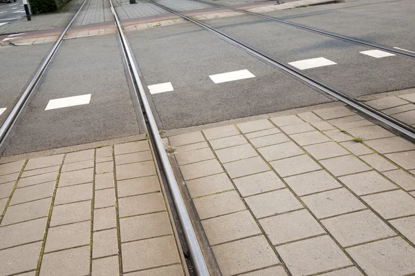 Tram Track en fietser in Rotterdam — Stockfoto