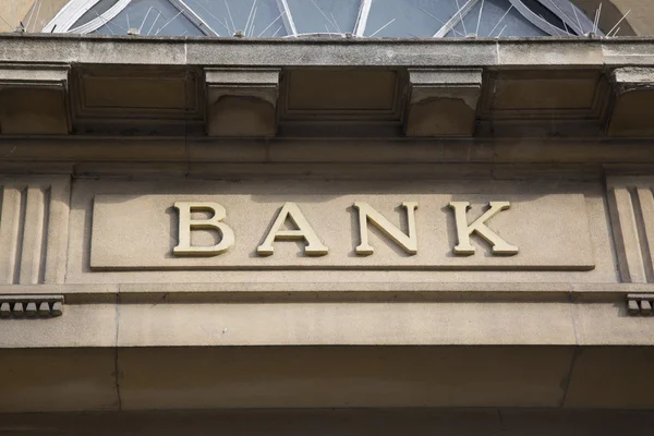 Σύνδεση τράπεζας στην πρόσοψη κτιρίου — Φωτογραφία Αρχείου