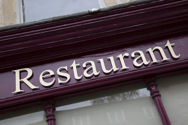 Signo de restaurante en la fachada — Foto de Stock