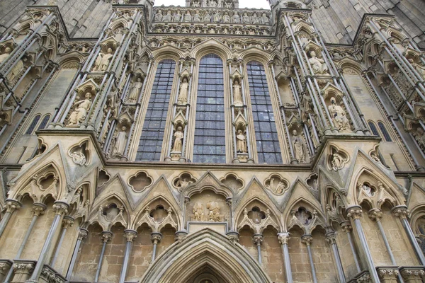 Wells kathedraal kerk gevel, Somerset — Stockfoto