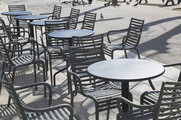 Café Restaurant Tische und Stühle — Stockfoto