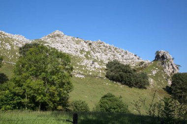 Busampiro Tepeleri Zirveleri; Lierganes; Cantabria; İspanya