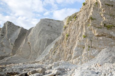 Portio Plajı 'ndaki uçurumlar, Santander, Cantabria, İspanya