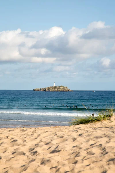 Praia Somo Com Ilha Mouro Farol Santander Cantábria Espanha — Fotografia de Stock