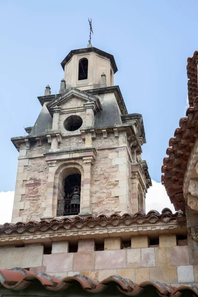 Kyrktornet Puente Viesgo Kantabrien Spanien — Stockfoto