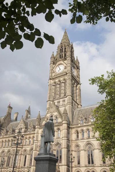 Oliver Heywood Statue and the Town Hall, Albert Square, Manchest — Stock Photo, Image
