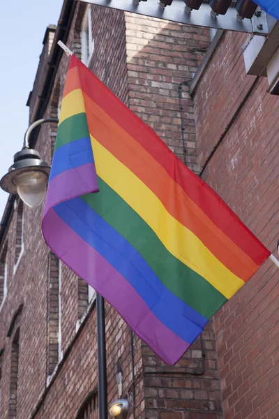 Gay pride vlajka, canal street, manchester — Stock fotografie