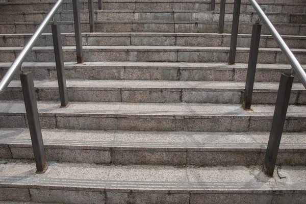 Escaleras que suben hacia arriba — Foto de Stock
