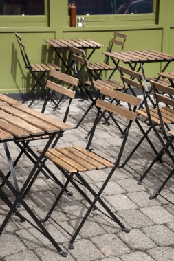 Kafe masası ve sandalyeler