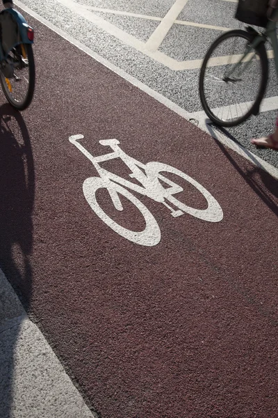 Ciclismo Lane con ciclista en Dublín — Foto de Stock