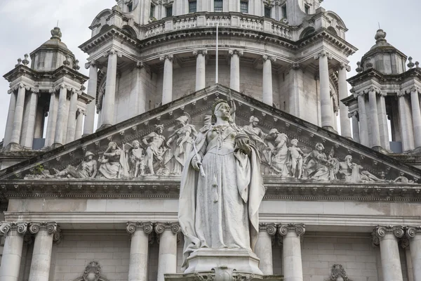 Queen Victoria Memorial Statue outside City Hall, Belfast — Stock Photo, Image