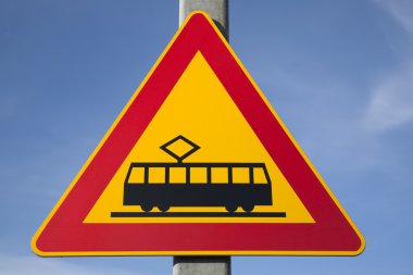 Kırmızı ve sarı tramvay işareti