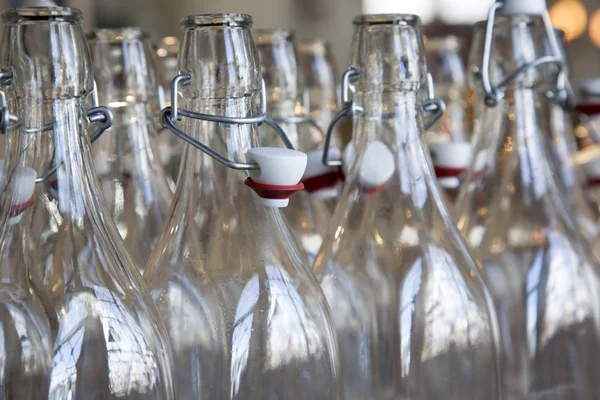 Botellas de vidrio apiladas —  Fotos de Stock