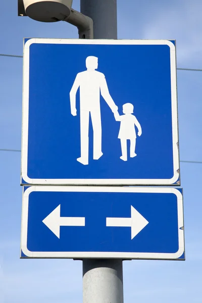 Straßenschild für Fußgänger — Stockfoto