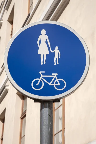 Señal peatonal y bicicleta —  Fotos de Stock