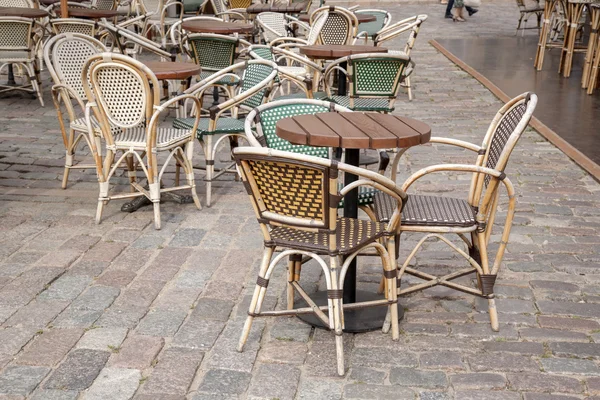 Cafe sandalye ve masa, Paris — Stok fotoğraf