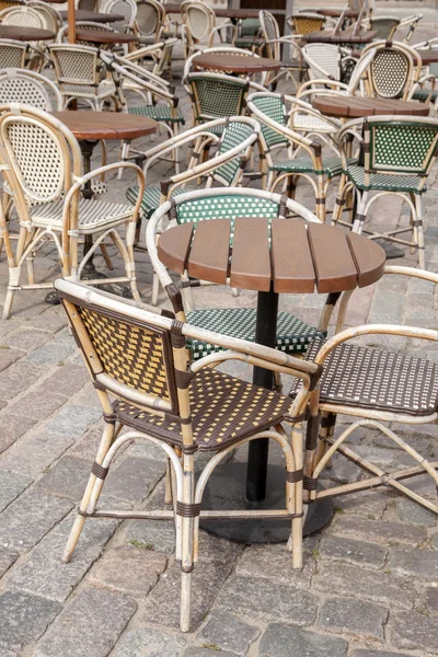 Cafe sandalye ve masa, Paris — Stok fotoğraf