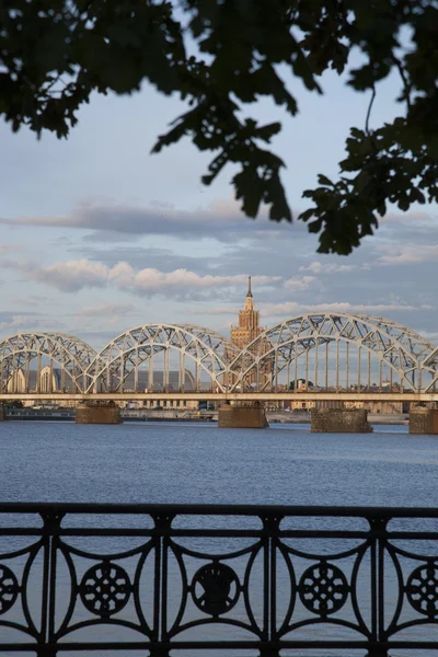 Most kolejowy i Dźwiny, Riga — Zdjęcie stockowe