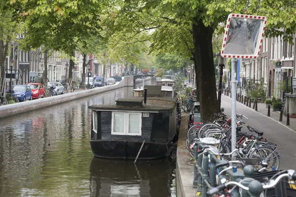 Kanálu v okrese Jordan, Amsterdam, Holandsko — Stock fotografie