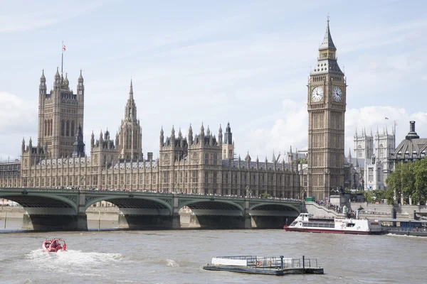 Big Ben'e ve Parlamento, Londra evleri — Stok fotoğraf