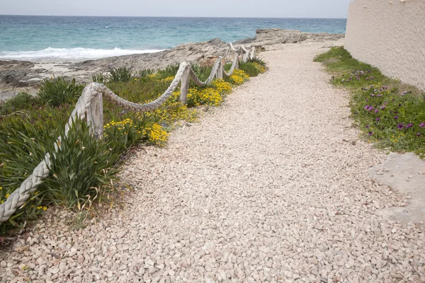 Fußweg am Strand von es calo, Formentera, Balearen — Stockfoto
