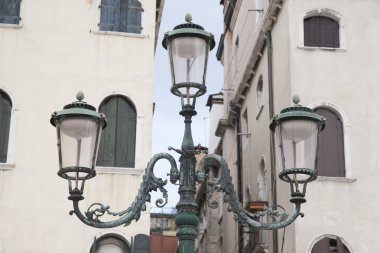 Venedik Meydanı'nda elektrik direği