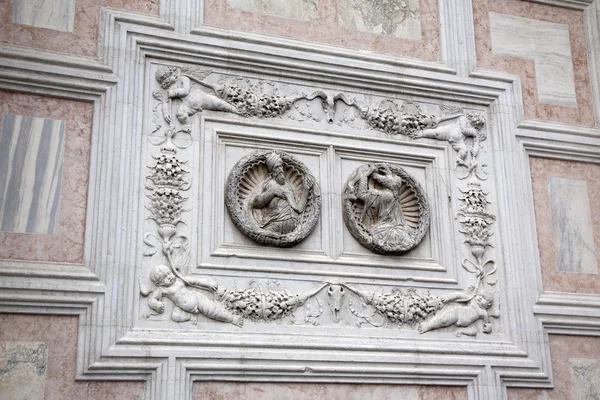 サン ・ ザッカリア教会のファサード。ヴェネツィア — ストック写真