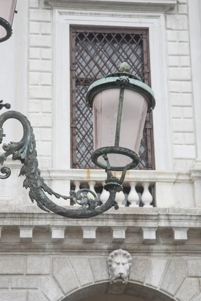立面和灯柱, 威尼斯 — 图库照片
