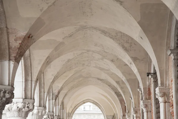 Arches de la place San Marcos — Photo