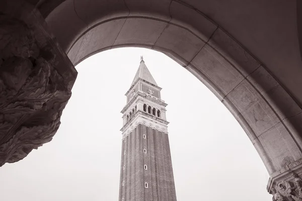 San marcos glockenturm - campanile; venedig; italien — Stockfoto