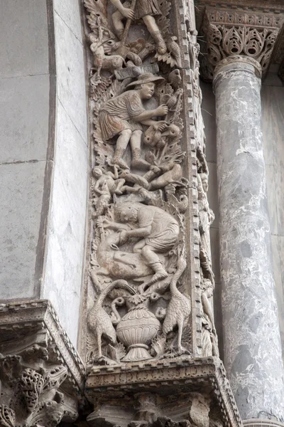 ヴェネツィア、サン マルコス大聖堂ファサードの彫刻の詳細 — ストック写真