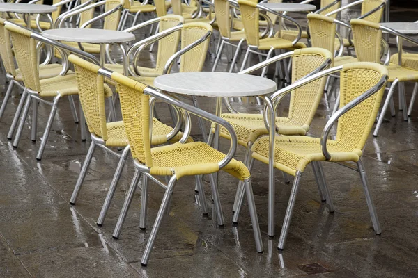 Cafe bord och stolar i San Marcos - St Marks Square, Venedig — Stockfoto