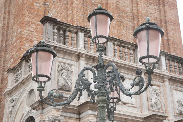 Lamppost em San Marcos - Praça de São Marcos; Veneza — Fotografia de Stock