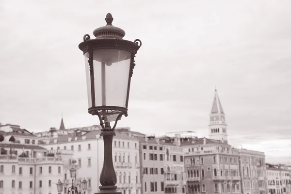 Фонарный столб в Венеции — стоковое фото