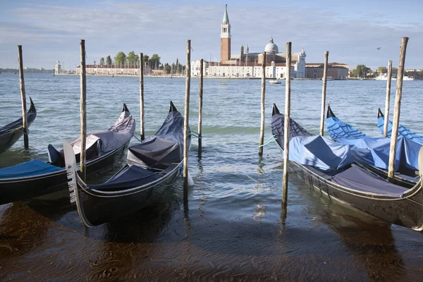 Εκκλησία του San Giorgio Maggiore και βάρκες γόνδολα, Βενετία — Φωτογραφία Αρχείου