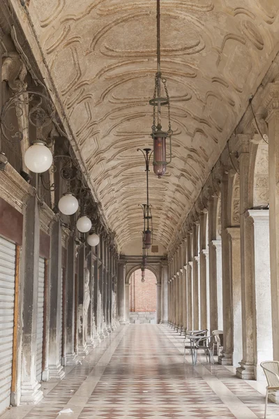 Arch in St. Marcoplein; Venetië — Stockfoto