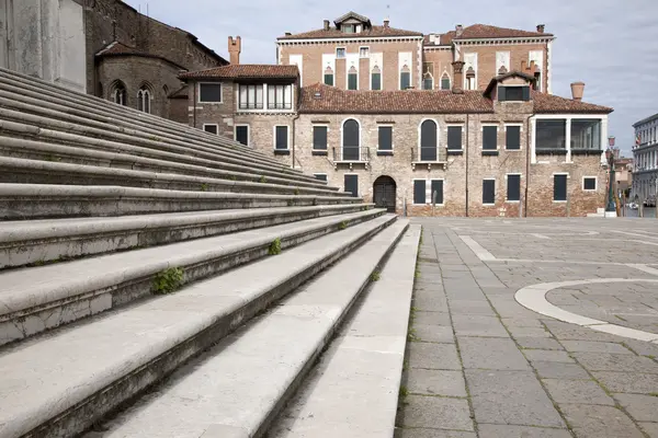 Piazza davanti alla Basilica di Santa Maria della Salute, V — Foto Stock