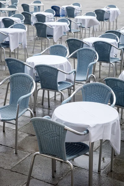 Mesas e cadeiras de café em San Marcos - Praça de São Marcos; Veneza Fotografia De Stock