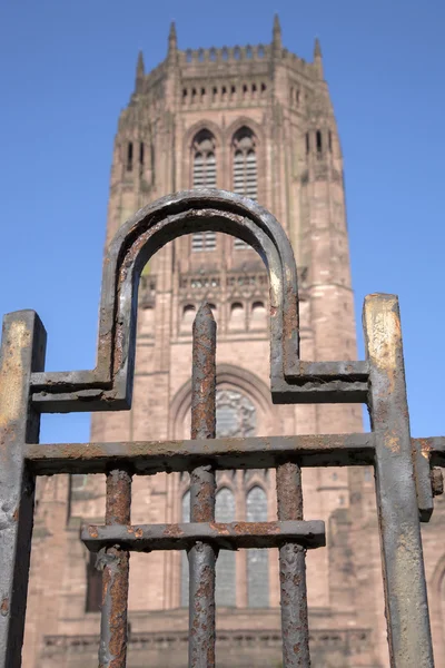 Cattedrale anglicana e strade locali, Liverpool — Foto Stock