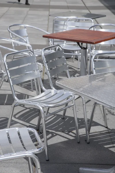 Cafe Tisch und Stühle — Stockfoto