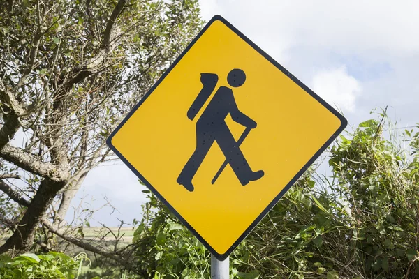 Señal de trekking amarillo —  Fotos de Stock