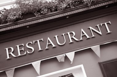 Çapraz Eğimli Restoran İşareti