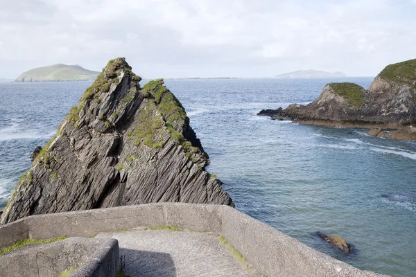 Rock i hamnen i Dunquin, Slea Head; Dinglehalvön — Stockfoto