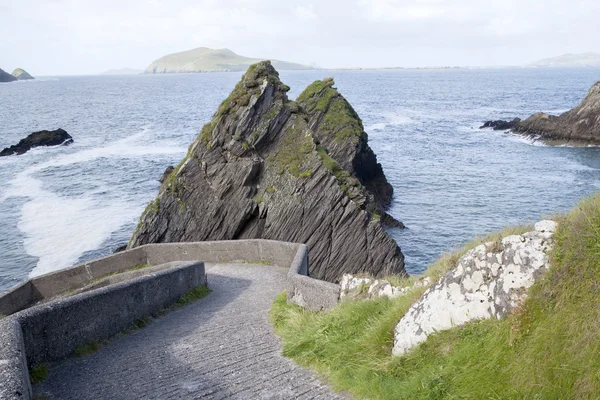 Rock i hamnen i Dunquin, Slea Head; Dinglehalvön — Stockfoto