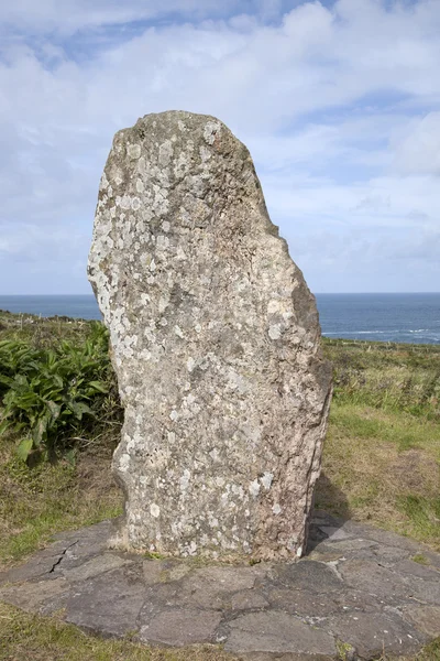 Stehender Stein in der Nähe von Ballyferriter Village; Dingle Halbinsel — Stockfoto