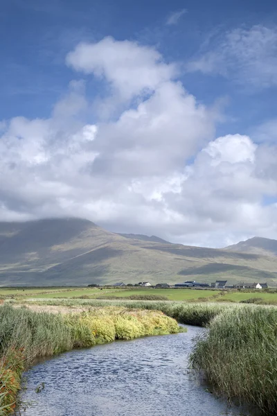 Hory a Cloudscape v Dingle Peninsula — Stock fotografie