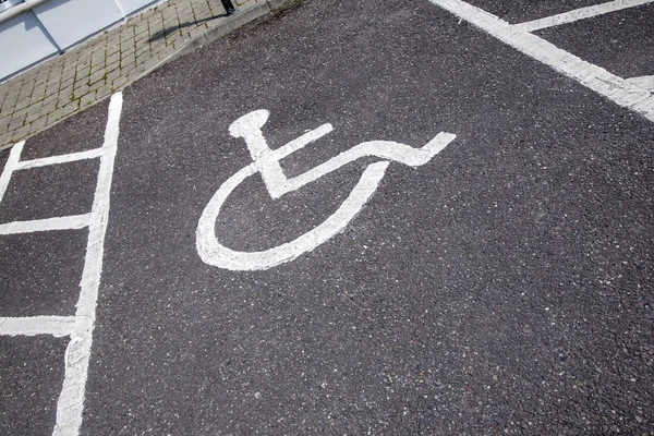 Placa de estacionamento desativado — Fotografia de Stock