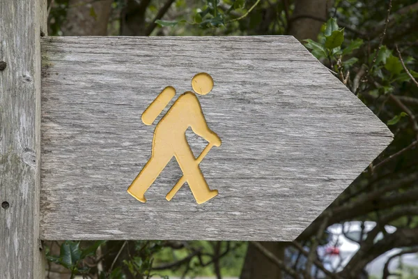 Kırsal kesimde trekking işareti