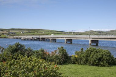 Portmagee Valentia Adası'na köprü